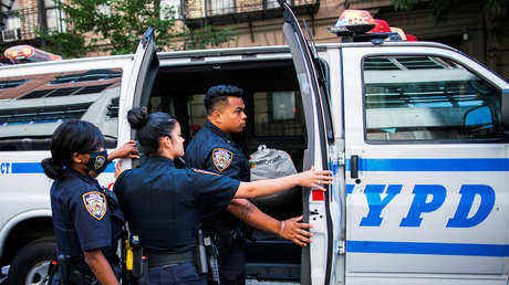 Un afroamericano que bebía té y hablaba por teléfono en su auto es acusado falsamente por una mujer de portar armas