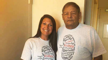 Una mujer le dona un riñón al expolicía que la arrestó varias veces y le salva la vida
