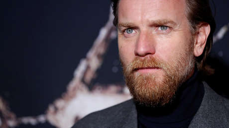 VIDEO: Ewan McGregor salta en moto sobre 'Obi-Wan Kenobi' desde un trampolín