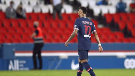 VIDEO: Una tienda del Olympique de Marsella usa como felpudo la camiseta de Neymar del PSG
