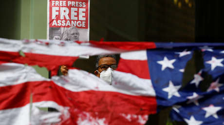 Abogada: Trump ofreció a Assange un indulto si revelaba la fuente del 'hackeo' de correos demócratas de 2016