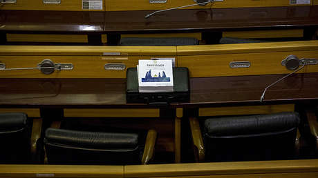 Sorprenden a un parlamentario tailandés viendo porno en plena reunión de la Cámara para debatir el presupuesto
