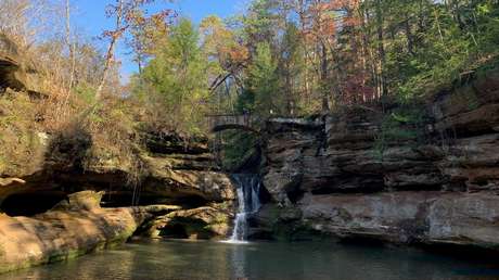 EE.UU.: Adolescente se declara culpable de haber lanzado un tronco desde un acantilado y provocar la muerte de una mujer