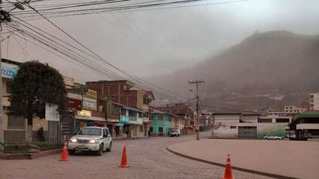 Cae gran cantidad de ceniza volcánica sobre varias ciudades de Ecuador (FOTOS, VIDEOS)