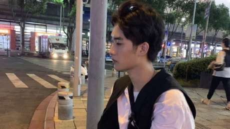 VIDEO: Un joven chino 'demasiado apuesto' se convierte en estrella de la Red gracias a un accidente doméstico