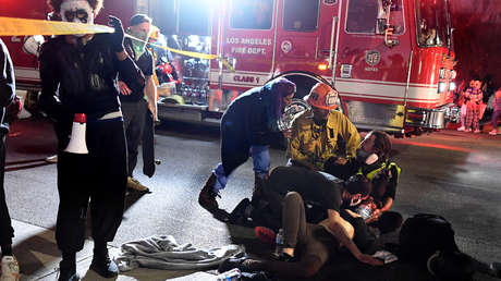 VIDEOS: Dos coches embisten una protesta en Hollywood contra la decisión judicial sobre la muerte de Breonna Taylor