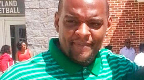 Acuerdan pagar 20 millones de dólares a la familia de un afroamericano asesinado por la Policía en EE.UU.