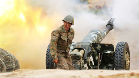 Azerbaiyán afirma que continuará la operación militar en Nagorno Karabaj hasta la retirada completa de Armenia