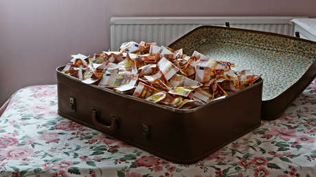 Encuentra una maleta con más de medio millón de euros en el sótano de su propiedad, pero no podrá quedárselos