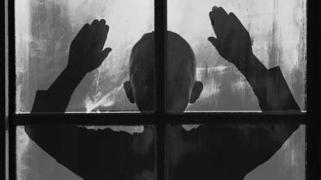 "Tengo que seguir al hombre de la capucha": un niño de 10 años se lanza desde el 11.º piso cumpliendo los desafíos de un 'juego' de Internet