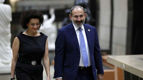 'Primera dama' de Armenia a su hijo tras ser reclutado: "te adoro, pero no hay nada más noble que morir por la patria"