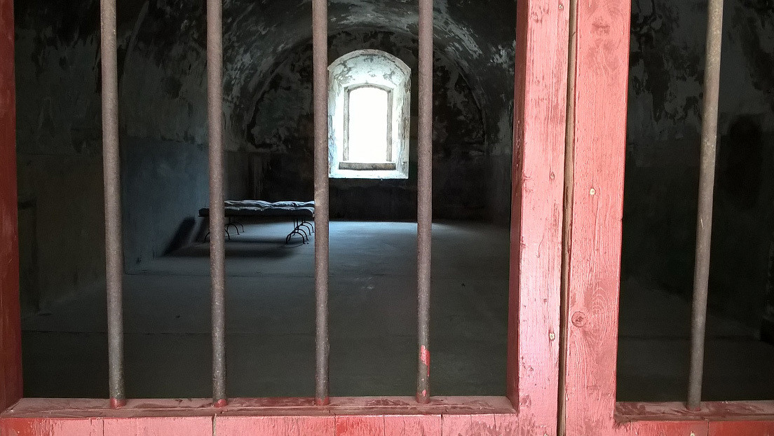 VIDEO: Un hombre condenado injustamente sale de prisión tras pasar 26 años entre rejas en EE.UU.