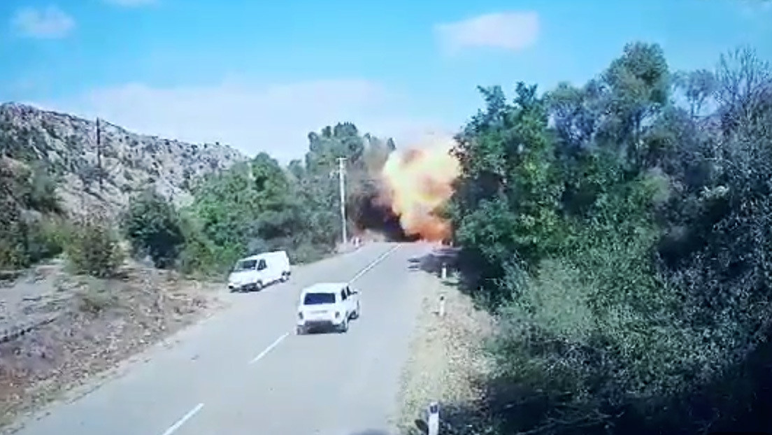 VIDEO: Un proyectil impacta contra un puente entre Armenia y Nagorno Karabaj