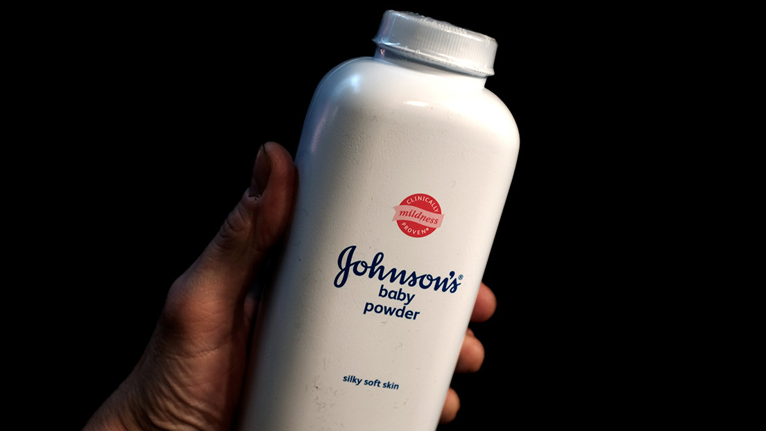Johnson & Johnson podría pagar más de 100 millones de dólares por un millar de demandas que acusan a su talco para bebés de provocar cáncer