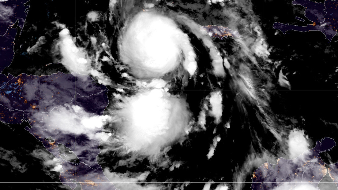 El huracán Delta alcanza la categoría 4 en su trayectoria hacia México