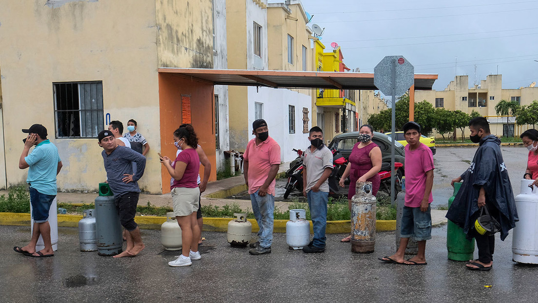 El huracán Delta se degrada a categoría 2 al tocar tierra en México