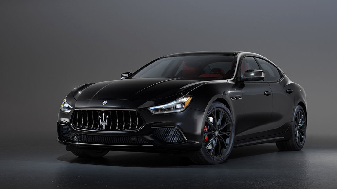 VIDEO: Intentan sacar un Maserati atascado en una playa pero algo sale mal