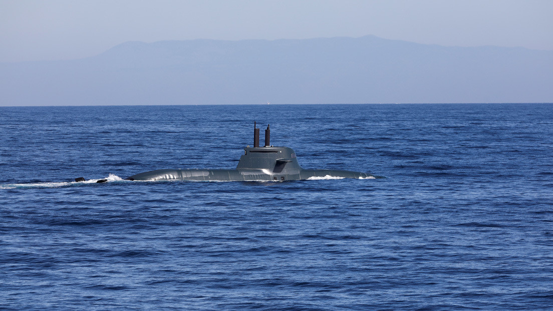 Reportan columnas de humo saliendo de un submarino nuclear en Escocia (FOTOS)