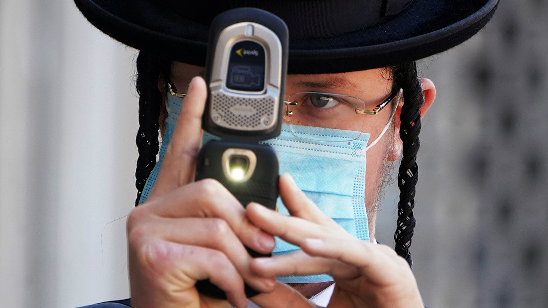 "¡Ponte el maldito barbijo!": un ultraortodoxo judío es intimidado por caminar con el rostro descubierto en Nueva York (VIDEO)