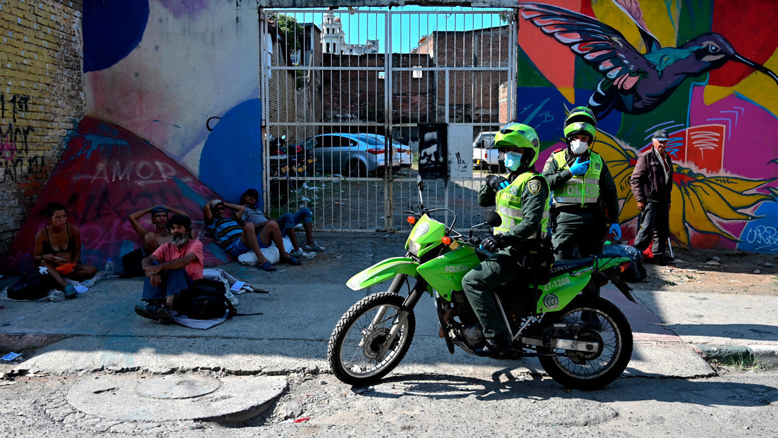 "El tiro fue directo a la cara": Una mujer denuncia la muerte de su hijo a manos de la Policía de Colombia durante un polémico operativo