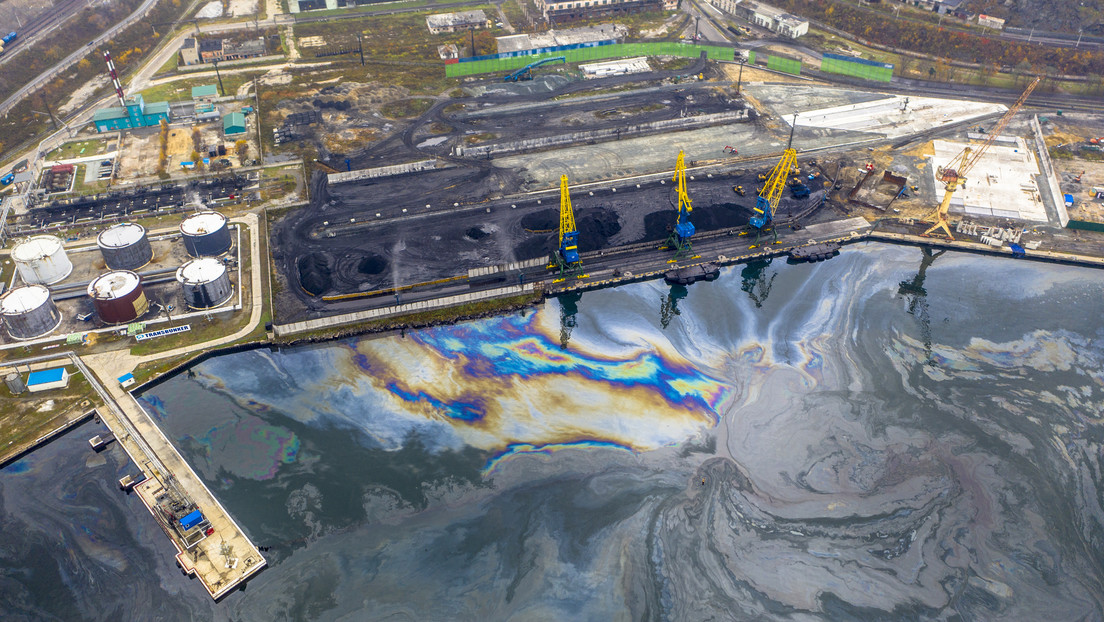 VIDEO: Detectan un derrame de derivados del petróleo en el Lejano Oriente de Rusia