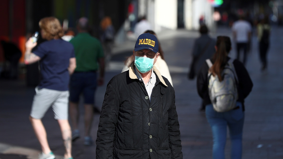 Varias regiones españolas imponen el toque de queda mientras Madrid limita las reuniones públicas y privadas por la noche