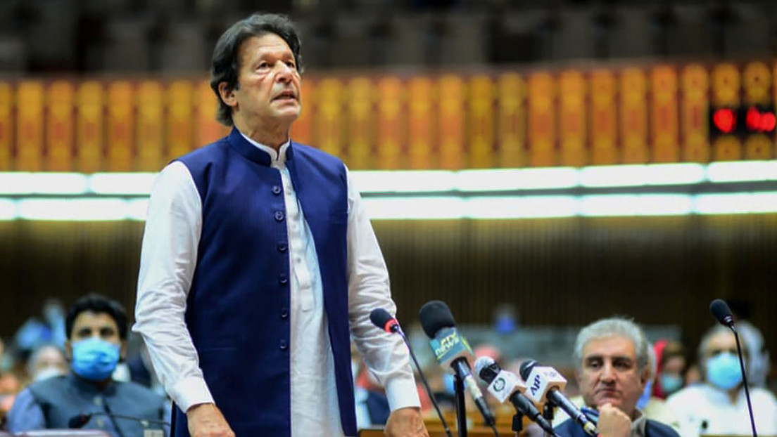 El primer ministro de Pakistán acusa a Emmanuel Macron de "atacar al islam"