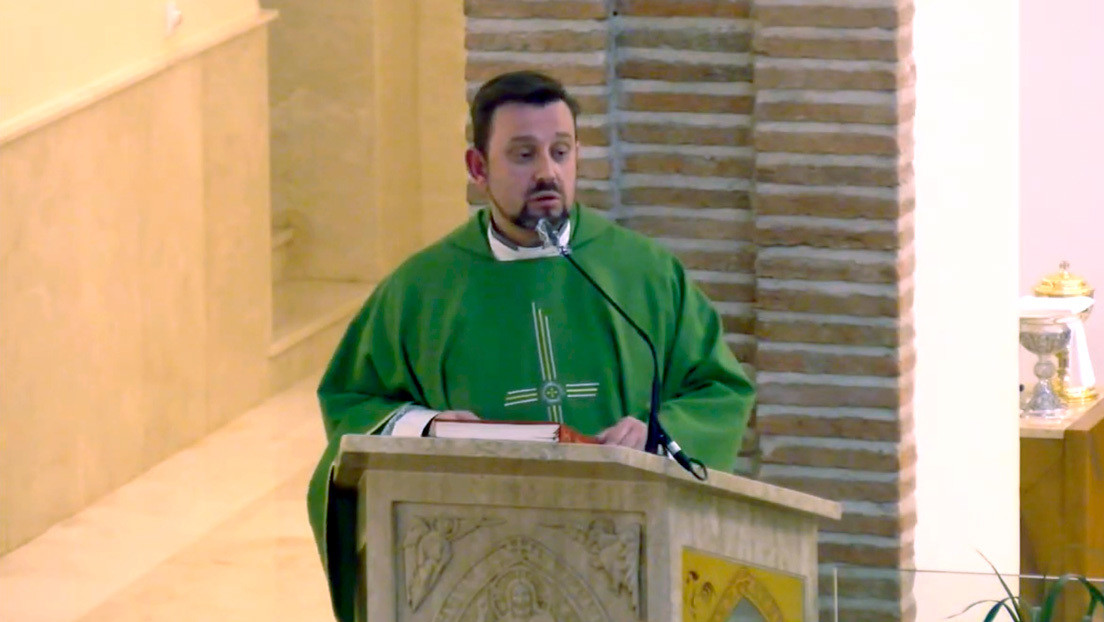 "Yo sé quién da y quién no da": Un cura español reprocha a sus fieles las escasas aportaciones económicas que hacen a su parroquia