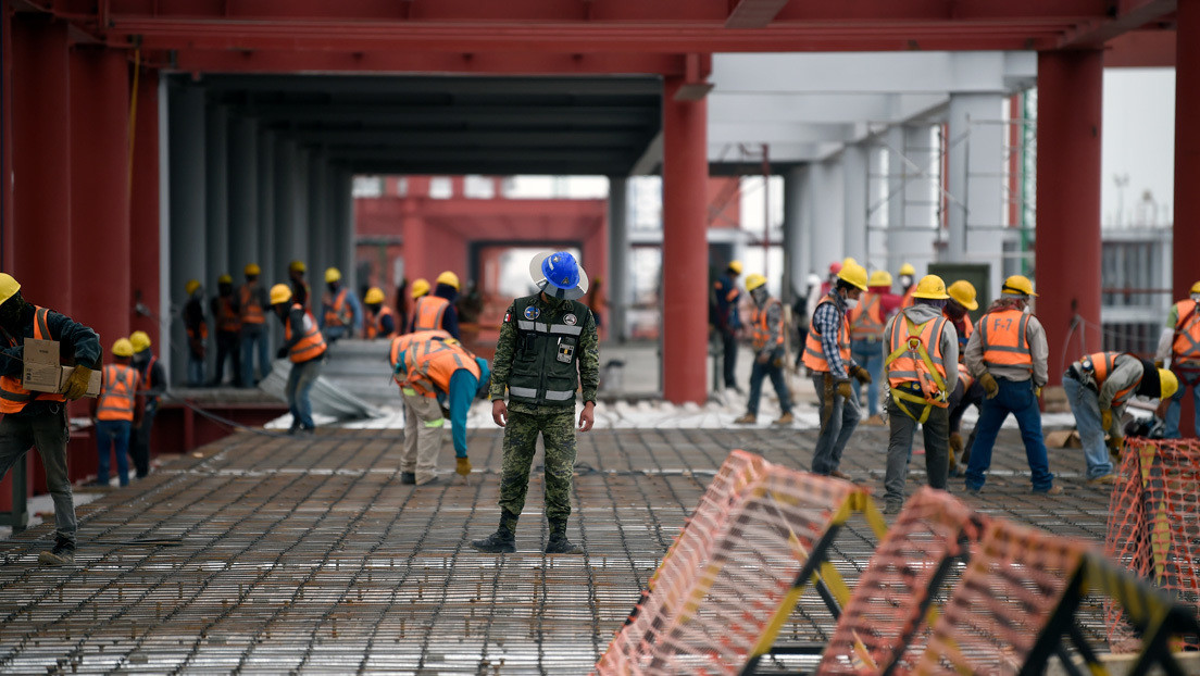 López Obrador prevé impulsar una ley para proteger a los trabajadores y eliminar en México la subcontratación, también conocida como 'outsourcing'
