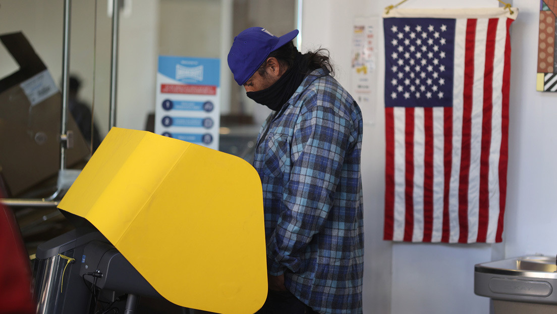 Trabas a los electores, campañas onerosas y el gobierno de quien menos votos obtiene: las falencias de la democracia de EE.UU. según Netflix