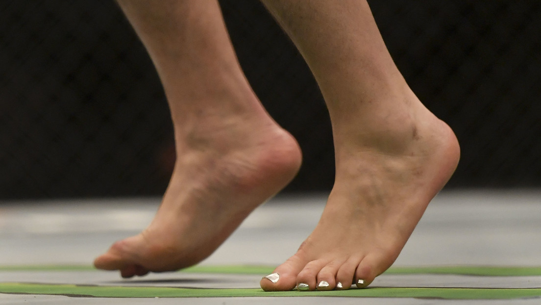 "Dedos de covid": el coronavirus puede cambiar el color de los dedos de los pies hasta por 5 meses