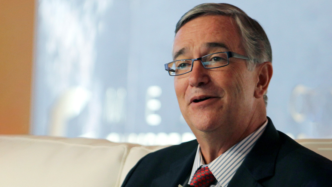 El millonario mexicano Salinas Pliego amanece "con ganas de regalar" casi 50.000 dólares y las redes reaccionan