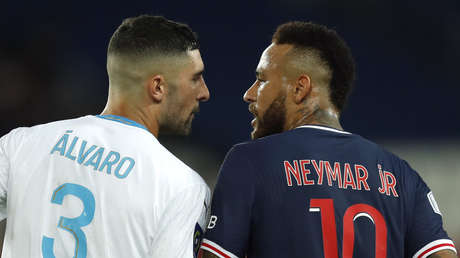 Evidencia insuficiente: eximen al futbolista Álvaro González de racismo tras un encontronazo en la cancha con Neymar