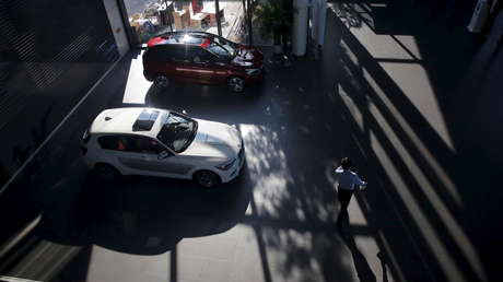 Niñera finge estar muerta mientras roban la casa de sus empleadores