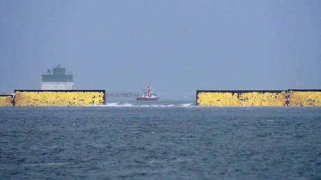 Venecia se amuralla con barreras inflables ante la temporada de mareas altas