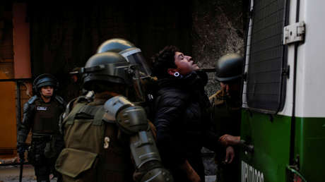 Fiscalía chilena anuncia la detención de tres carabineros por cargos de tortura durante las protestas sociales de 2019