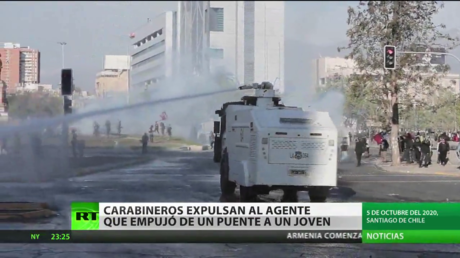 Carabineros expulsan al agente acusado de empujar a un menor de 16 años desde un puente en Chile