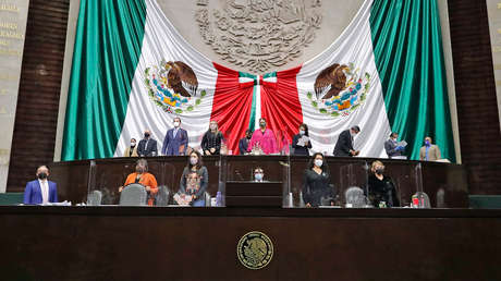 Entre empujones y patadas de los diputados: ¿por qué la ley para extinguir fideicomisos es tan polémica en México?