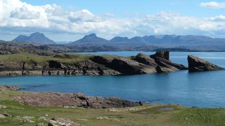 Esta roca de 243.000 toneladas se desprendió por un acantilado antes de que existieran animales o plantas