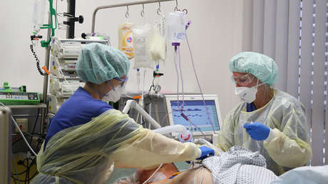 Las autopsias de pacientes muertos por covid-19 muestran que el virus había penetrado en su cerebro