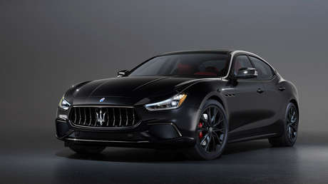 VIDEO: Intentan sacar un Maserati atascado en una playa pero algo sale mal