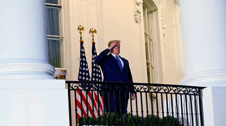 Reportan que Trump quiso ponerse una camiseta de Superman al salir del hospital