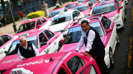 Taxistas realizan una megamarcha en Ciudad de México contra aplicaciones digitales de transporte privado