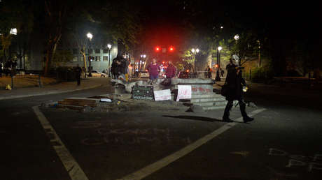 FOTOS: Colocan una nueva estatua de un alce en Portland y la califican de "un montón de basura"