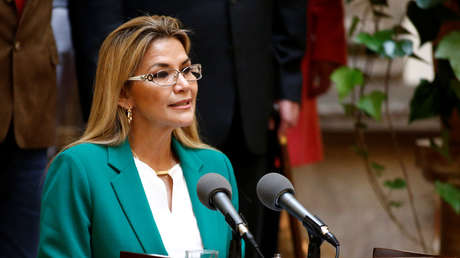 Áñez felicita a Arce y Choquehuanca y les pide "gobernar pensando en Bolivia y en la democracia"