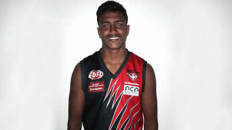 VIDEO: Absuelven de intento de agresión sexual a un deportista australiano que arrastró a un mujer a un callejón y se abalanzó sobre ella