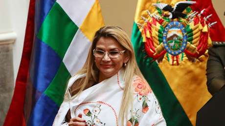 Jeanine Áñez posesiona a los ministros de Gobierno y Educación, un día después de haber anulado sus nombramientos