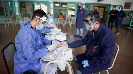 Por qué Our World in Data, de Oxford, ha retirado a Argentina de su índice de positividad de covid-19