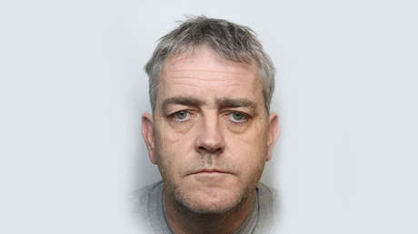 Un hombre descubre que su amigo es el amante de su esposa y lo mata tendiéndole una trampa