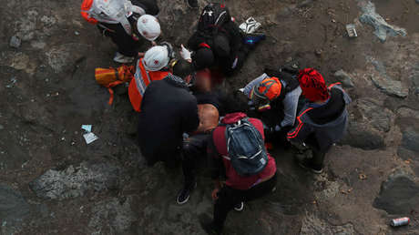Carabineros de Chile da de baja al policía que empujó a un manifestante desde un puente durante una protesta
